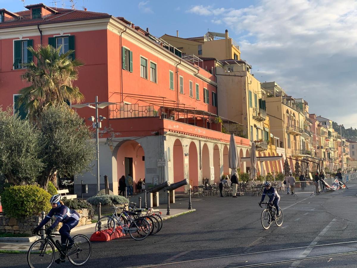Casa Vacanza " La Rosa " Imperia Liguria Extérieur photo